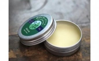 「伊予レザークリーム」クロモジ(25g×1缶)｜革製品手仕事クリームレザーレザークリームオイル伊予柑伊予柑精製オイルツヤだしキズ修復愛用シミ対策抗菌作用防カビ成分コンディション維持エッセンシャルオイルクロモジ蜜蝋えごま油クロモジエキスお手入れメンテナンス革職人革工房革工房ワンループオリジナル革製品高級革お手入れギフトプレゼント人気愛媛久万高原町